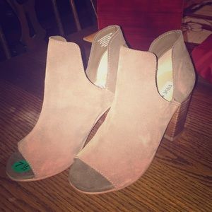 NWT Steve Madden Camel Color Slip On Boot. Sz 7.5